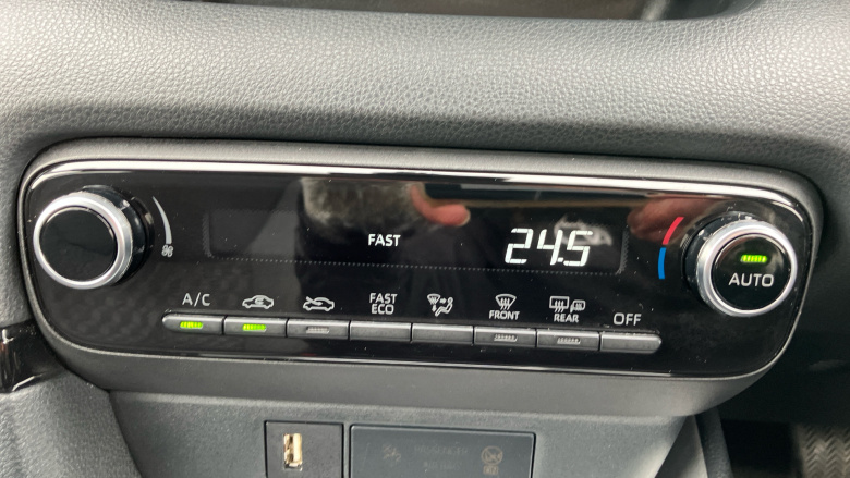 Toyota Yaris 1.5 Hybrid Design 5dr CVT Hybrid Hatchback